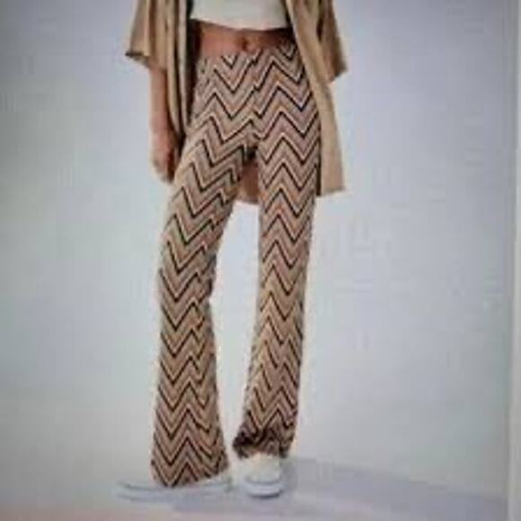 Urban Outfitters Bryn Pull-On Flare Pant in Orange Zigzag Womens Size Small - Picture 3 of 10